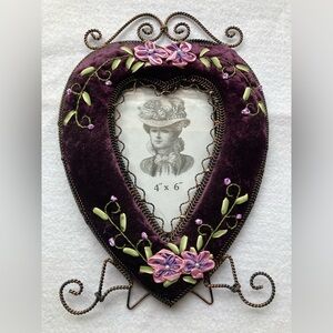 Vintage Victorian heart photo frame
